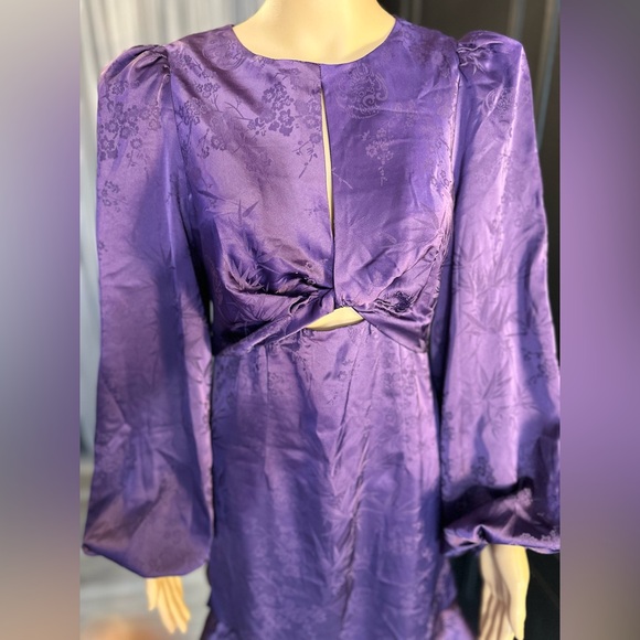 ASTR the label Long Sleeve Purple Dress with Cut-Out Design - Picture 3 of 8